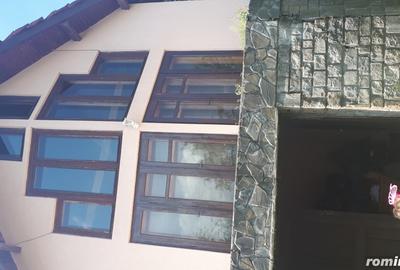 Casă cu 5 camere cu Teren 2345 Mp în Breaza - 2