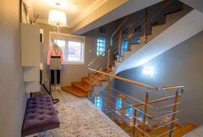 Casă individuală cu 11 camere cu Canalizare în Aninoasa - 5