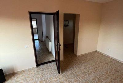 Casă cu 7 camere cu Teren 300 Mp în Găneasa - 5