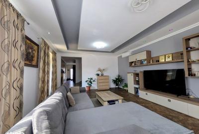 Casă cu 4 camere cu Garaj în Central - 4