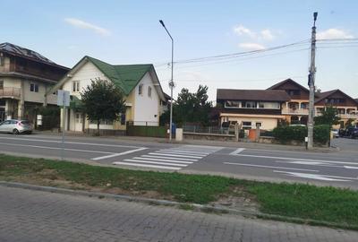 Casă cu 4 camere cu Teren 2200 Mp în Central - 2