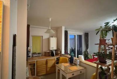 Apartament cu 3 camere semidecomandat în Progresul - 13