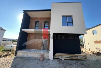 Casă cu 5 camere cu Teren 400 Mp în Central