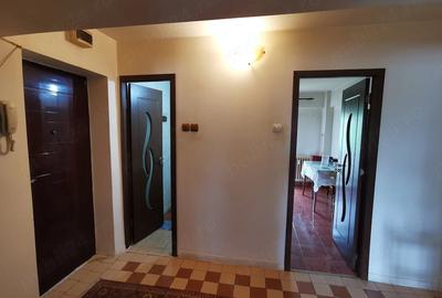 Apartament cu 3 camere decomandat în Sărari - 3