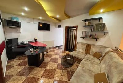 Spațiu comercial, de 650 mp, în Central - 4