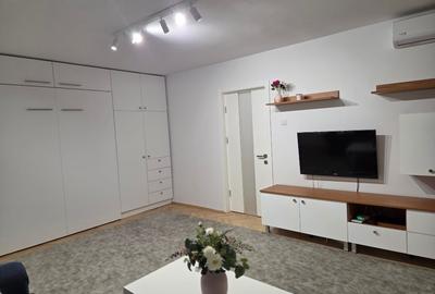 Garsonieră decomandată în Decebal