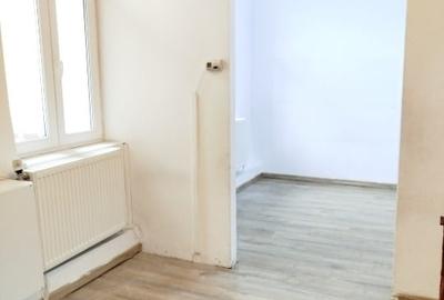 Casă individuală cu 10 camere cu Teren 325 Mp în Moșilor - 12