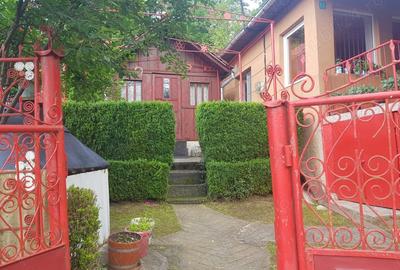 Casă cu 5 camere cu Teren 643 Mp în Poieni - 1
