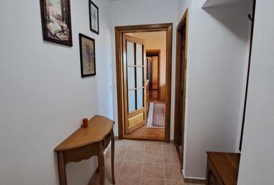 Apartament cu 3 camere semidecomandat, mobilat în Circumvalațiunii - 10