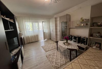 Apartament cu 3 camere decomandat, mobilat în Gară
