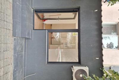 Spațiu comercial, de 20 mp, în Central - 4