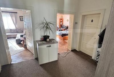 Casă cu 3 camere decomandat cu Teren 374 Mp în Central