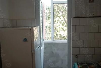Vand apartament 3 camere decomandate, 3 balcoane, micro 38, bloc Z , etaj 4 din 5 - 4