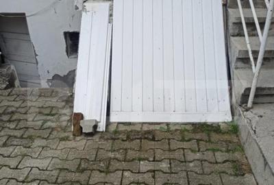 Doua Case + 2 Spa?ii Comerciale, 440 mp Utili pe Str. - 12