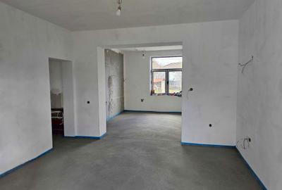 Casă cu 4 camere cu Teren 400 Mp în Central - 3