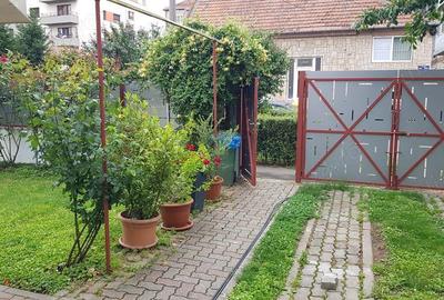 Casă cu 5 camere în P-ța Doina - 10