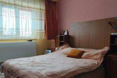 Apartament 4 camere in Simeria, zona 1 Decembrie, et 1 - 8