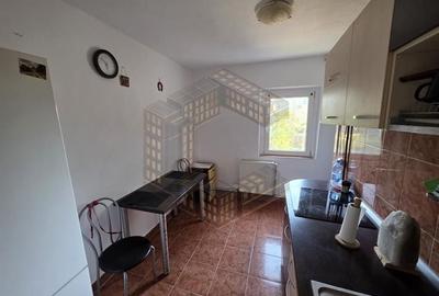 Apartament cu 3 camere decomandat, mobilat în Girocului