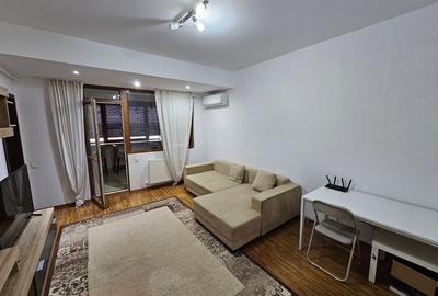 Apartament cu 3 camere semidecomandat, mobilat în Central