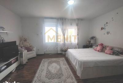 Casă cu 5 camere cu Teren 287 Mp în Central - 1