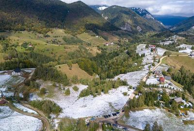 Teren Construcții intravilan de 12000 mp, în Peștera - 3