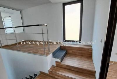 De inchiriat spatiu comercial cu 4 camere, zona Piata Ovidiu - 2