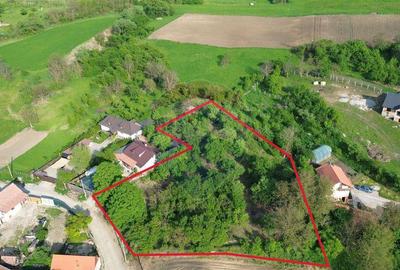 Teren de 3269 mp, în Slimnic