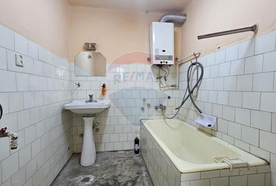 Casă cu 4 camere cu Canalizare în Sud - 5