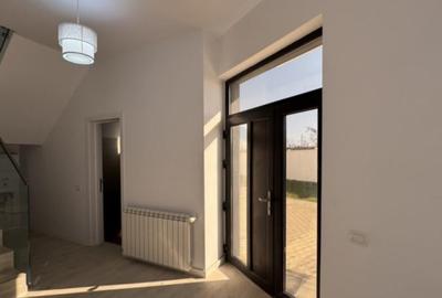 Casă cu 3 camere cu Teren 400 Mp în Bordei