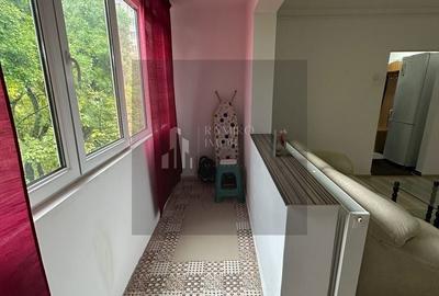 Apartament cu 3 camere semidecomandat în Alexandru Obregia