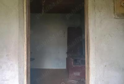 Casă cu 2 camere cu Teren 1400 Mp în Axintele - 11