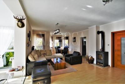 Casă individuală cu 5 camere cu Canalizare în Între Lacuri - 2