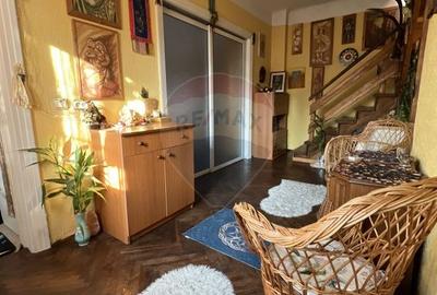 Casă cu 3 camere cu Teren 128.88000488281 Mp în 1 Mai - 11
