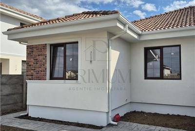 Duplex cu 3 camere cu Canalizare în Moșnița Nouă - 1