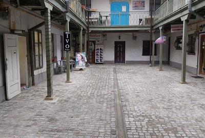Inchiriez spatiu comercial cca 45 mp ultracentral in Sibiu pe Balcescu in curte cu vad f bun 550 E. - 1