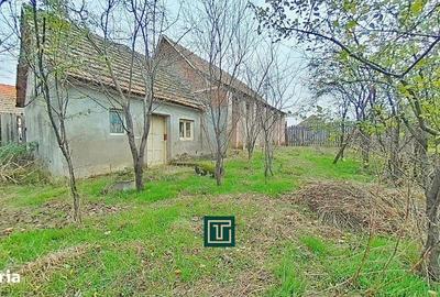 Casă cu 2 camere cu Teren 1440 Mp în Secusigiu - 1