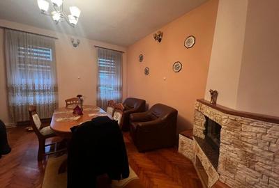 Casă individuală zona Victoriei ,central ,teren 216 mp,se acceptă  si schimb - 3