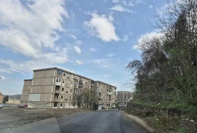 Teren de 1900 mp, în Mociur - 5