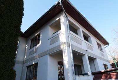 Casă individuală cu 8 camere cu Canalizare în Central - 10