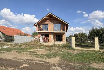 Casă cu 4 camere în Sânmartin - 1