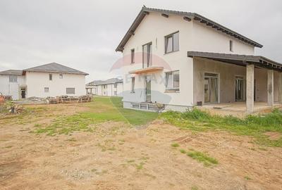 Casă individuală cu 4 camere cu Teren 500 Mp în Tărlungeni - 1