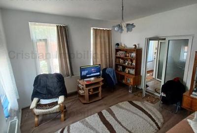 Casă cu 3 camere cu Canalizare în Central - 4