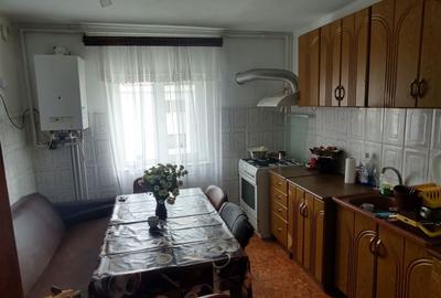 Apartament cu 3 camere decomandat în Micro 2 - 3