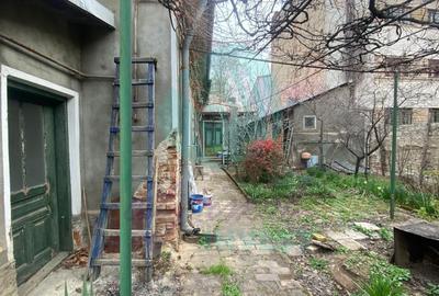 Casă individuală cu 7 camere cu Canalizare în Titulescu - 8