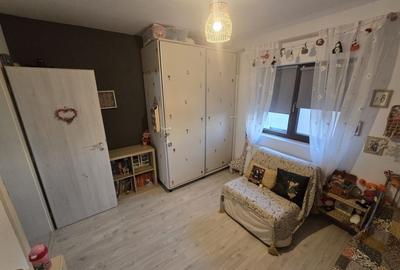 Bloc tip viluta. La asfalt. Aproape de scoala si gradinita. - 7