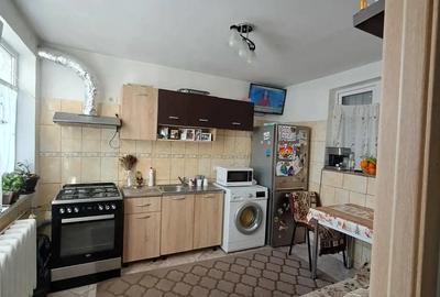 Garsoniera de vanzare, renovata in doua camere si bucatarie - 3