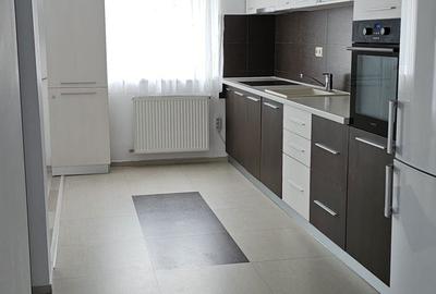 Apartament cu 3 camere semidecomandat în Florești - 2