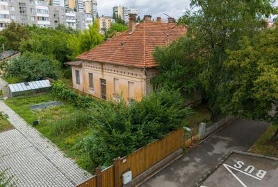 Casă individuală cu 5 camere în Central