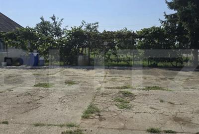 Casă cu 1 camere cu Teren 2415 Mp în Periferie