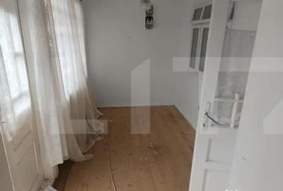 Casă cu 3 camere cu Teren 2707 Mp în Central - 1
